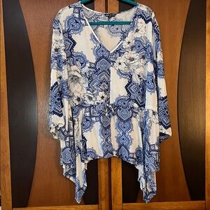 Unique Spectrum Shades of Blue & White Floral V Neck Top w/Drawstring Waist